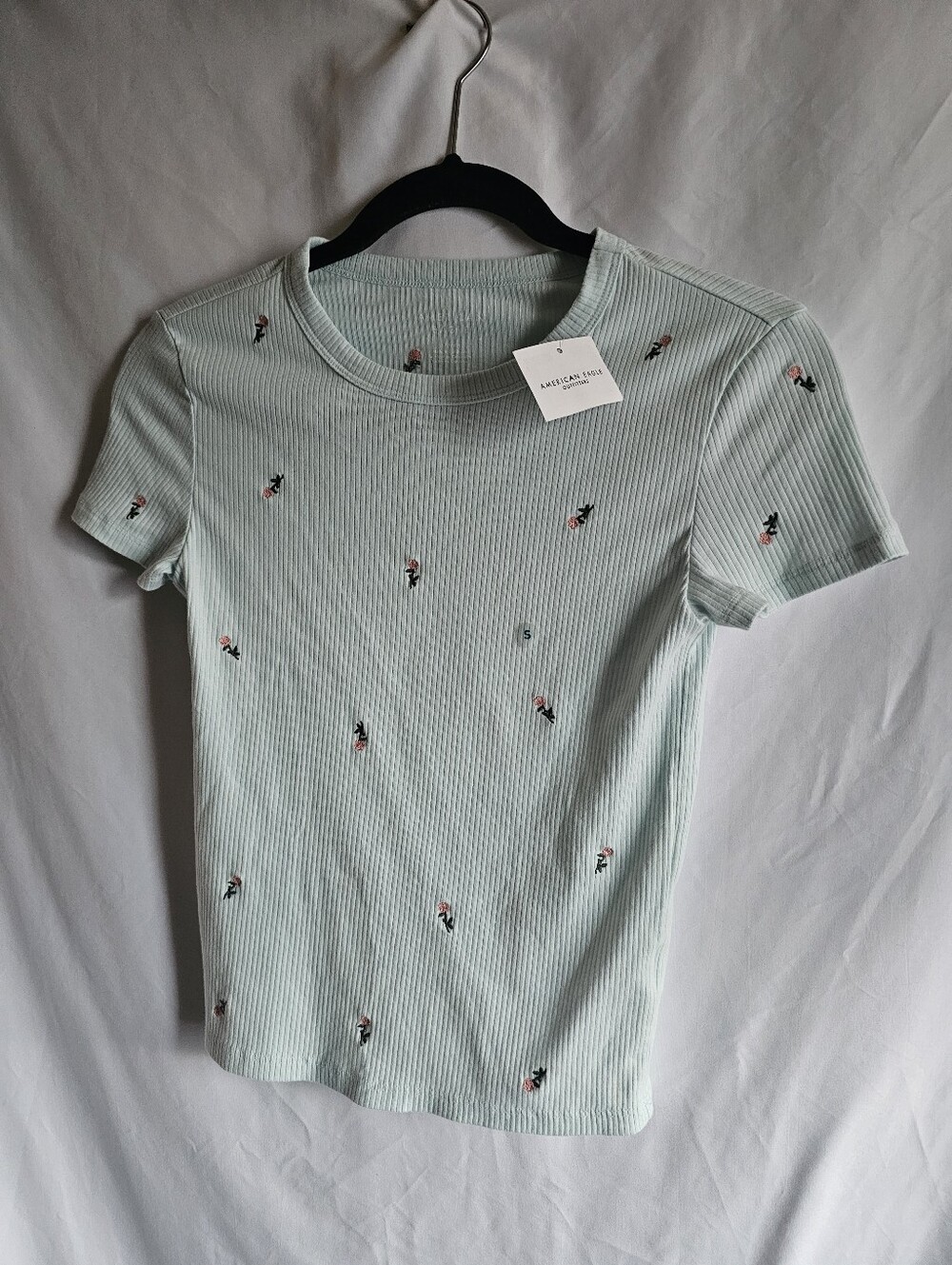 Ntw Mint Green Ribbed Tee with Embroidered Floral Detail Small
